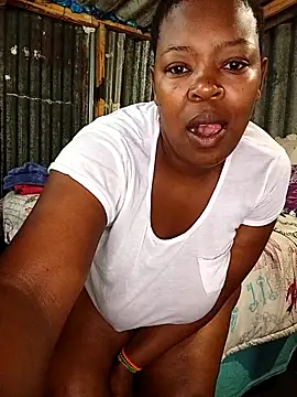 Snapshot of curvyloneah75 chatting on September 25, 2025, 7:01 am curvyloneah75 online show from September 25, 2025, 7:01 am