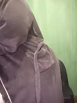 curvyloneah75 online show from April 7, 2026, 3:01 pm