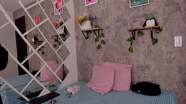 Snapshot of Megan_sophia2 chatting on March 18, 2025, 12:47 pm Megan sophia2 online show from March 18, 2025, 12:47 pm