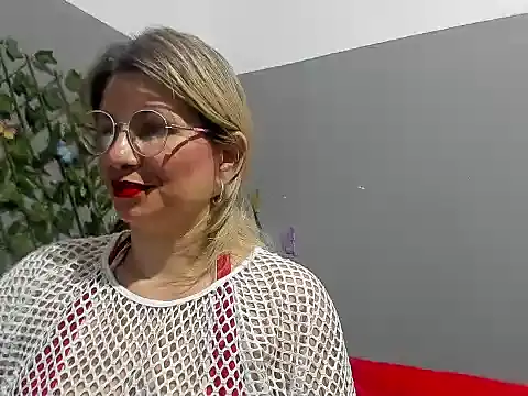 sexy bigboooty online show from December 5, 2024, 2:53 am