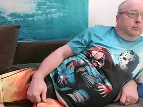 Snapshot of Manfred1012 chatting on January 26, 2025, 7:10 am Manfred1012 online show from January 26, 2025, 7:10 am