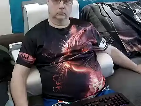 Snapshot of Manfred1012 chatting on February 17, 2025, 7:26 am Manfred1012 online show from February 17, 2025, 7:26 am