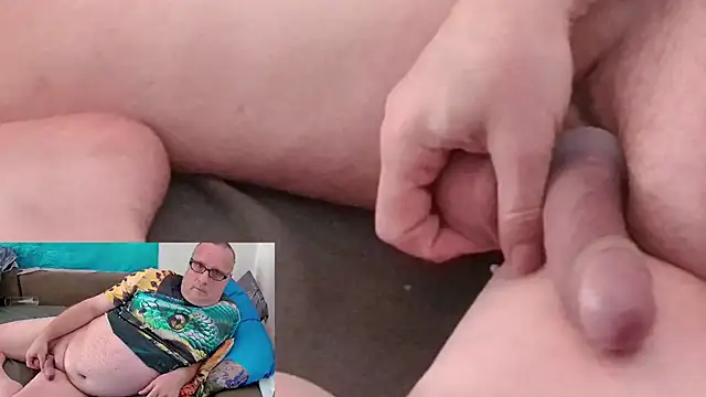 Snapshot of Manfred1012 chatting on September 16, 2025, 12:06 pm Manfred1012 online show from September 16, 2025, 12:06 pm