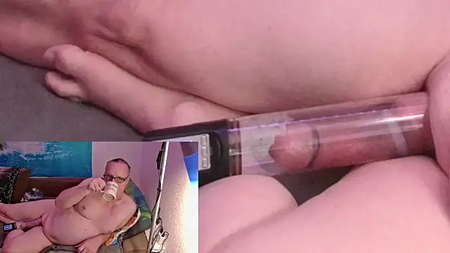 Snapshot of Manfred1012 chatting on October 13, 2025, 3:39 am Manfred1012 online show from October 13, 2025, 3:39 am