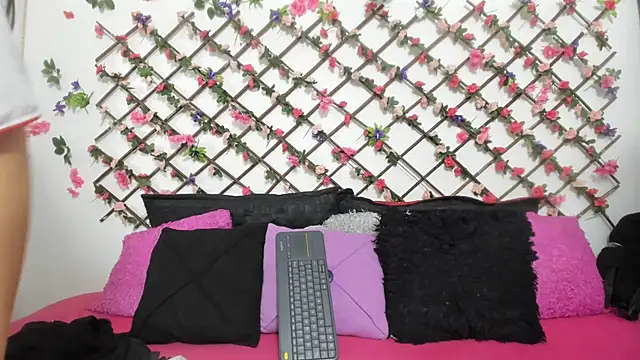 Snapshot of abby_eemily chatting on March 7, 2025, 7:05 pm abby eemily online show from March 7, 2025, 7:05 pm