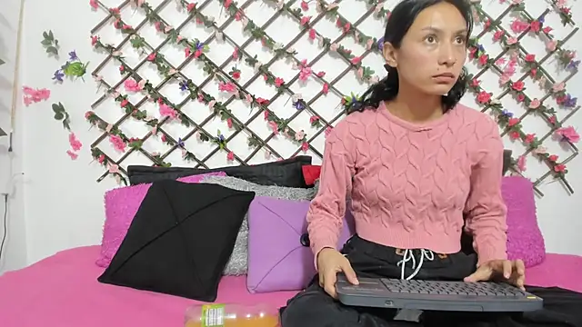Snapshot of abby_eemily chatting on March 18, 2025, 7:10 pm abby eemily online show from March 18, 2025, 7:10 pm
