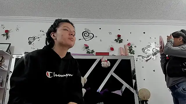 Snapshot of abby_eemily chatting on October 29, 2025, 12:07 pm abby eemily online show from October 29, 2025, 12:07 pm