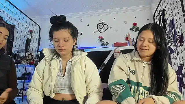 Snapshot of abby_eemily chatting on November 14, 2025, 12:15 pm abby eemily online show from November 14, 2025, 12:15 pm