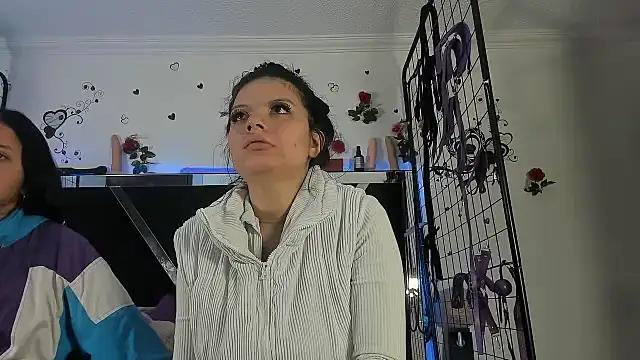 Snapshot of abby_eemily chatting on November 15, 2025, 12:13 pm abby eemily online show from November 15, 2025, 12:13 pm