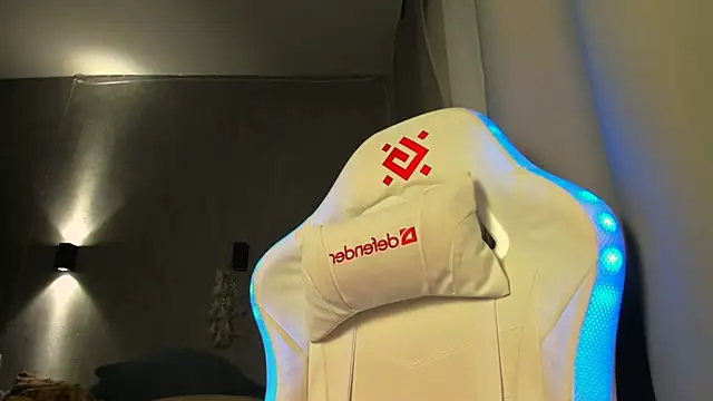 Kleo Godde online show from November 12, 2025, 4:35 am