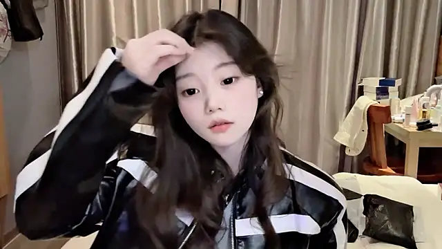 yangyang-1115 online show from February 28, 2025, 9:47 am