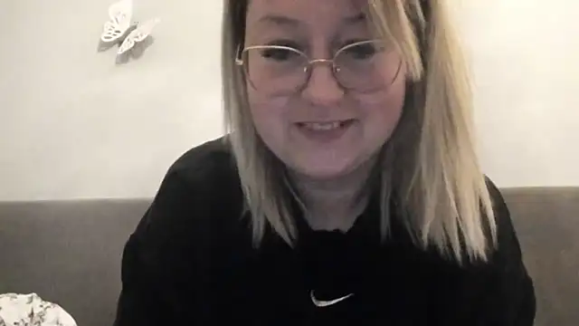 Snapshot of Lillyloo_ chatting on March 16, 2025, 8:21 pm Lillyloo  online show from March 16, 2025, 8:21 pm