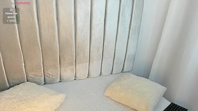 aurora johnson  online show from February 6, 2026, 4:17 am