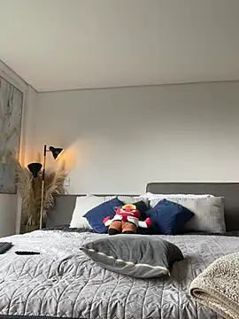 DimitriSullivan  online show from February 17, 2026, 1:18 pm