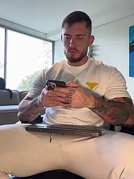 DimitriSullivan  online show from April 13, 2026, 1:27 pm