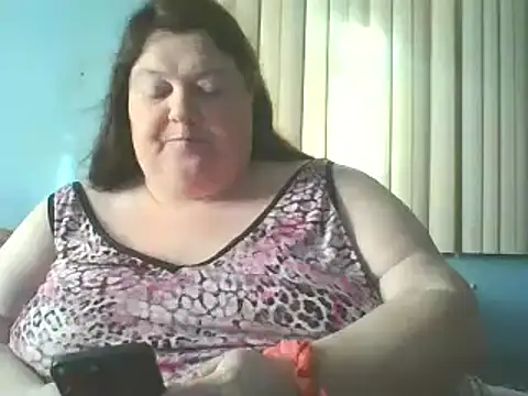 Honeybee2025 online show from January 8, 2025, 10:06 pm