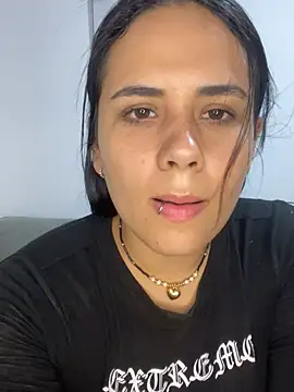 Snapshot of Leyna_Kenet chatting on March 15, 2025, 2:14 am Leyna Kenet online show from March 15, 2025, 2:14 am