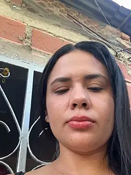 Snapshot of Leyna_Kenet chatting on May 26, 2026, 12:45 pm Leyna Kenet online show from May 26, 2026, 12:45 pm