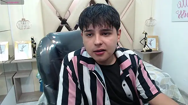 Snapshot of AndrewPherson chatting on January 5, 2025, 12:42 pm AndrewPherson online show from January 5, 2025, 12:42 pm