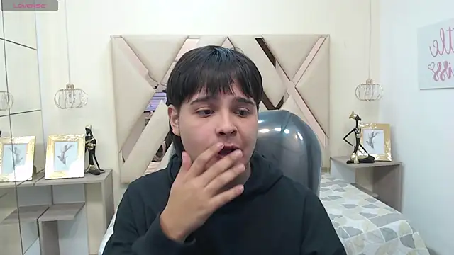 Snapshot of AndrewPherson chatting on January 6, 2025, 1:52 pm AndrewPherson online show from January 6, 2025, 1:52 pm