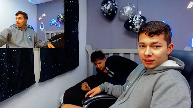 Snapshot of AndrewPherson chatting on January 11, 2025, 3:44 am AndrewPherson online show from January 11, 2025, 3:44 am