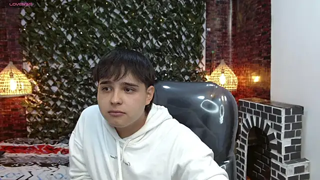 Snapshot of AndrewPherson chatting on January 13, 2025, 11:17 pm AndrewPherson online show from January 13, 2025, 11:17 pm