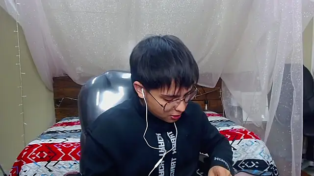 Snapshot of AndrewPherson chatting on February 7, 2025, 12:28 pm AndrewPherson online show from February 7, 2025, 12:28 pm