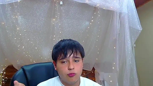 Snapshot of AndrewPherson chatting on February 26, 2025, 12:03 pm AndrewPherson online show from February 26, 2025, 12:03 pm