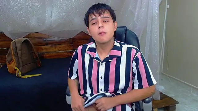 Snapshot of AndrewPherson chatting on March 1, 2025, 12:23 pm AndrewPherson online show from March 1, 2025, 12:23 pm