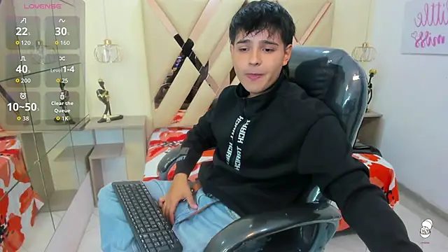 Snapshot of AndrewPherson chatting on September 19, 2025, 12:39 pm AndrewPherson online show from September 19, 2025, 12:39 pm