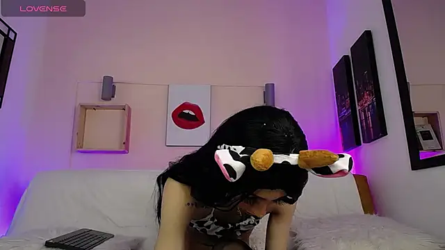 Aniie Doll online show from February 3, 2025, 8:35 pm