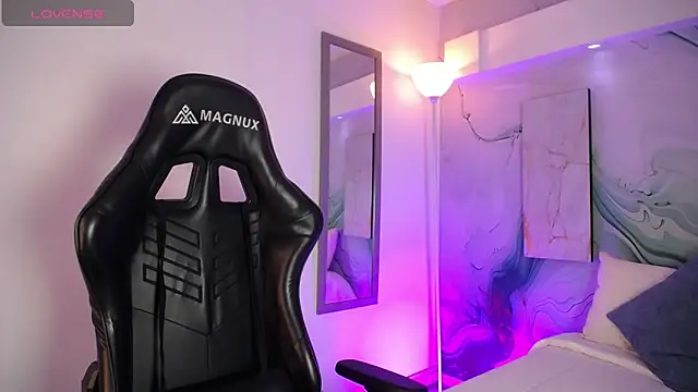 Aniie Doll online show from April 9, 2026, 8:25 pm