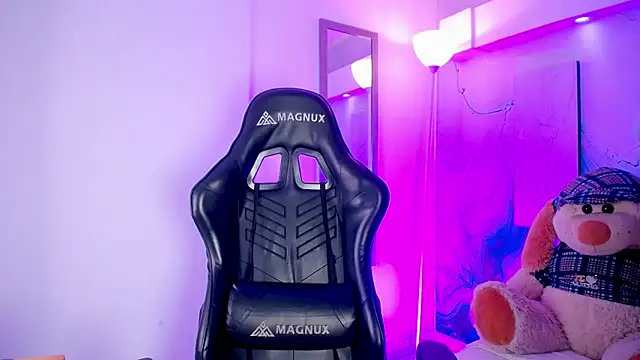 Aniie Doll online show from April 24, 2026, 8:33 pm