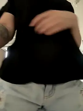 Snapshot of Morguisssz chatting on November 2, 2025, 1:57 pm Morguisssz online show from November 2, 2025, 1:57 pm