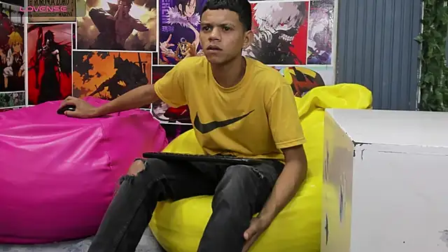 Snapshot of Jeffry_wolvess chatting on February 9, 2025, 12:30 pm Jeffry wolvess online show from February 9, 2025, 12:30 pm