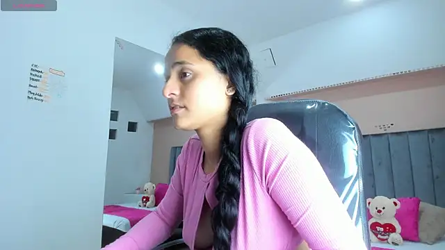 Giselle Roldan online show from November 6, 2025, 4:13 am