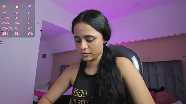 Giselle Roldan online show from April 13, 2026, 7:41 pm