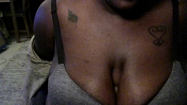 BigKittyRaven online show from December 6, 2024, 5:42 am