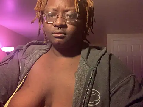 BigKittyRaven online show from January 7, 2025, 5:22 am