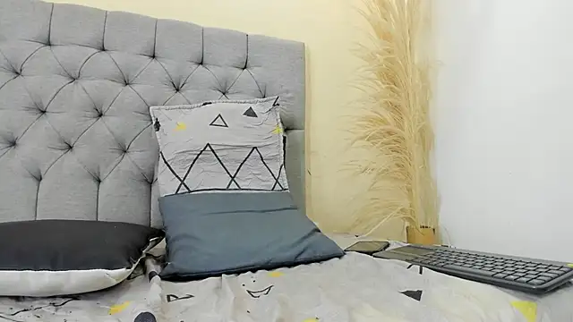 bruno miller  online show from April 21, 2026, 1:42 am