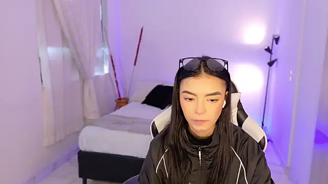 AnabelWolf online show from October 23, 2025, 1:32 pm