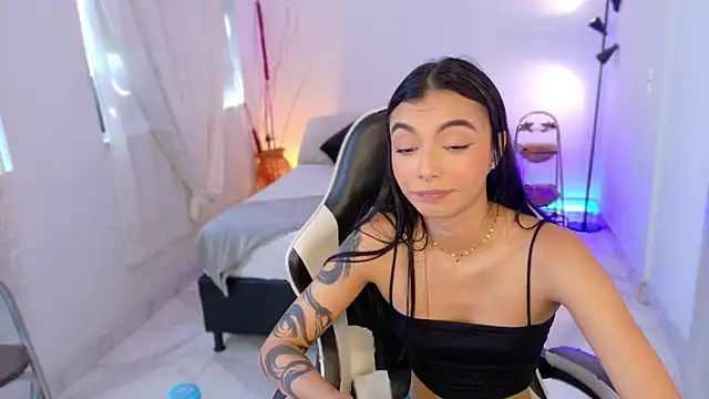 AnabelWolf online show from November 11, 2025, 3:23 pm