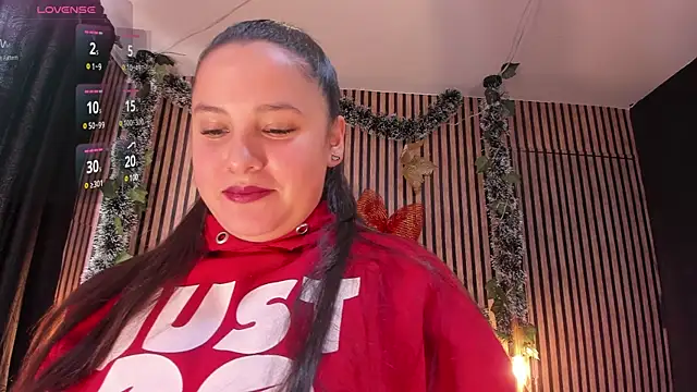 Snapshot of Victoria_Ponce1 chatting on January 2, 2025, 9:39 pm Victoria Ponce1 online show from January 2, 2025, 9:39 pm