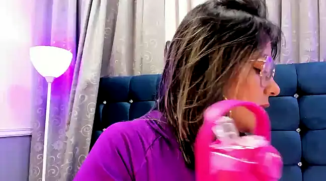 Snapshot of Pandoracherry chatting on February 21, 2025, 9:24 am Pandoracherry online show from February 21, 2025, 9:24 am