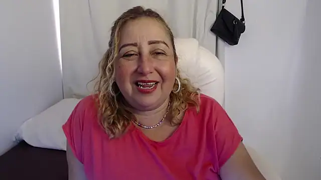 Xileny-Halliwey online show from September 19, 2025, 3:45 pm