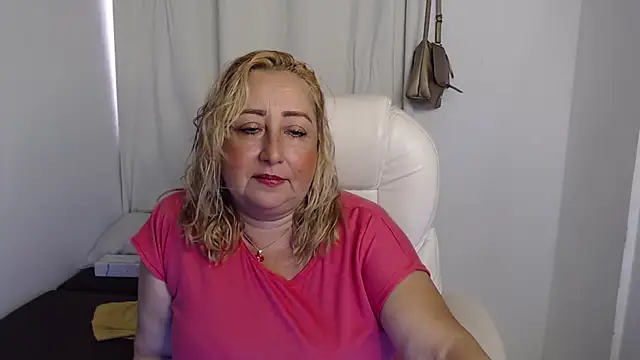 Xileny-Halliwey online show from October 10, 2025, 4:28 pm