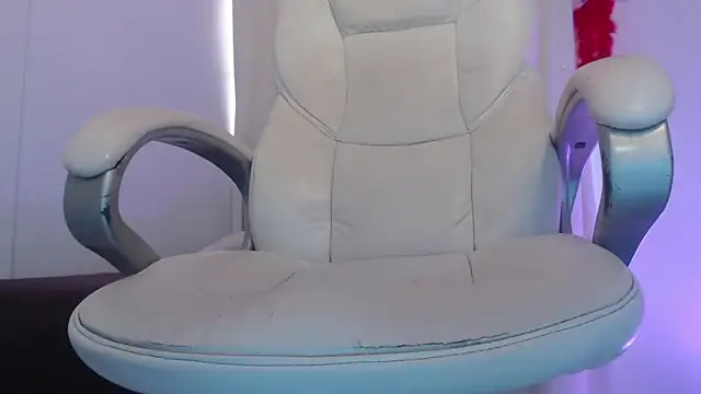 Xileny-Halliwey online show from November 16, 2025, 3:50 pm