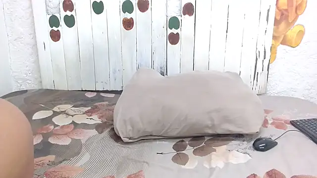 Snapshot of LolaTwerksXX chatting on October 24, 2025, 5:04 am LolaTwerksXX online show from October 24, 2025, 5:04 am