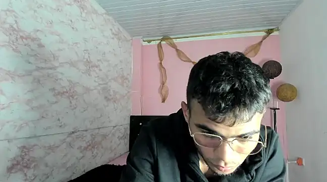 Snapshot of alessandro_2005 chatting on February 13, 2025, 11:26 pm alessandro 2005 online show from February 13, 2025, 11:26 pm