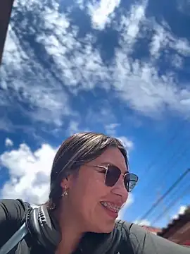 LIZ-06  online show from April 2, 2026, 3:42 pm